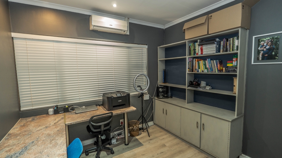 4 Bedroom Property for Sale in De La Haye Western Cape